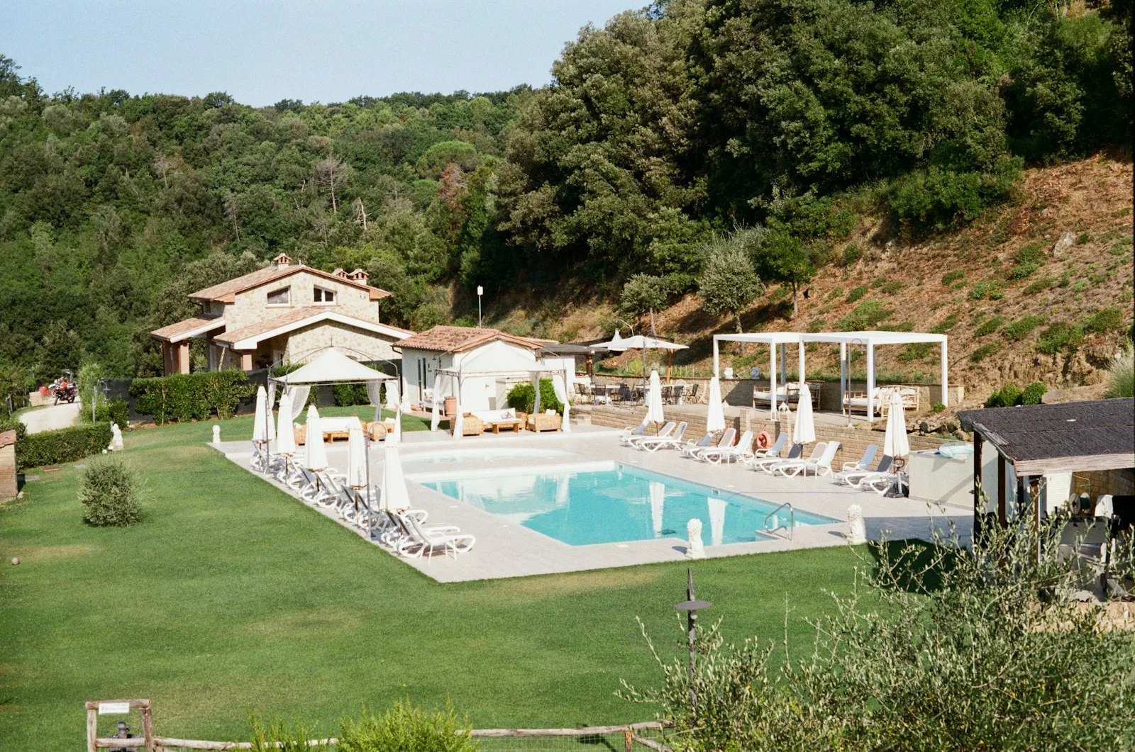 Casale di campagna con piscina e gazebo — foto 1