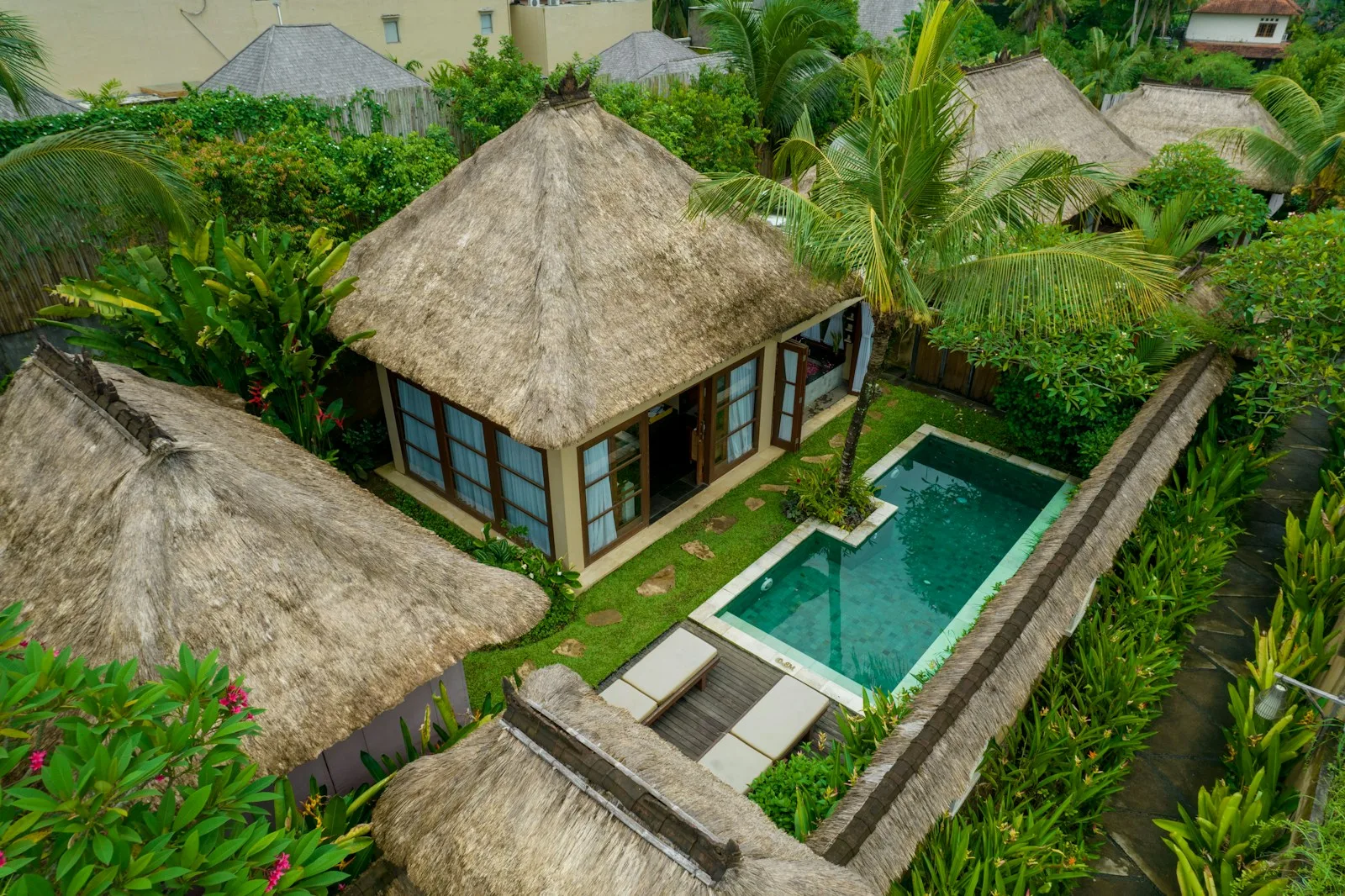 Piscine per villa immersa nel verde — foto 3